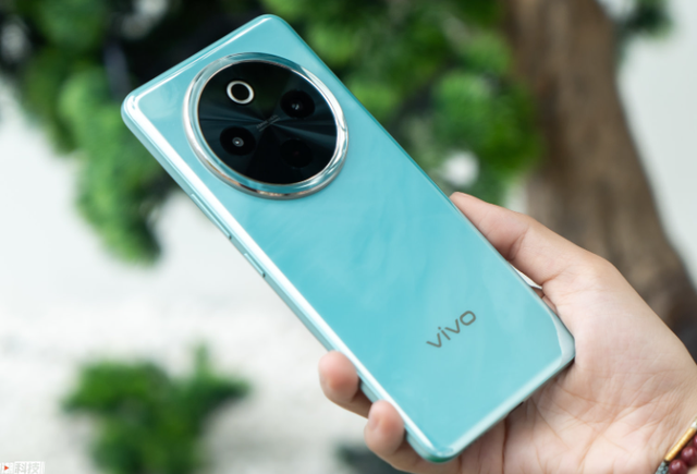 告别续航焦虑，vivo Y300 Pro 正式发布